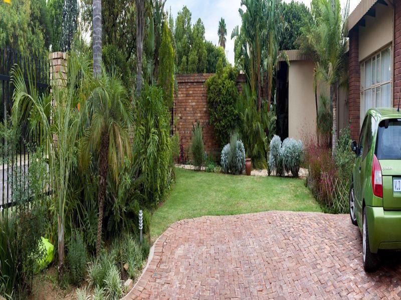 Rest-A-While Guest House - Pretoria-Noord Exterior foto